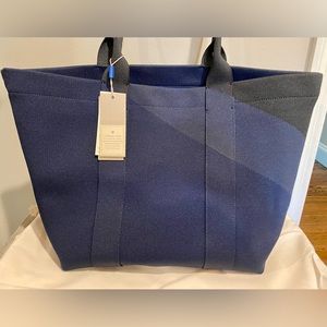 Rothy’s Essential Tote in Navy
